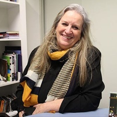 Lorna Lynn Burleigh - Diretora