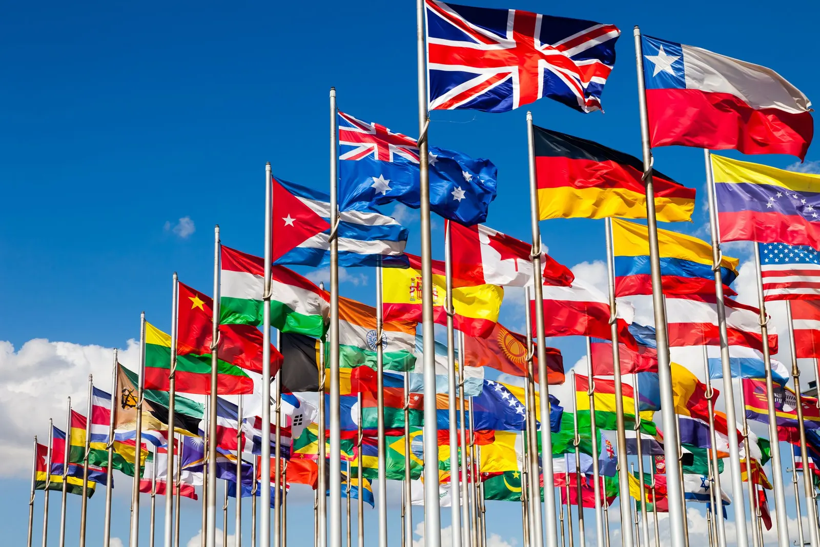 Imagem de capa do artigo 12 BANDEIRAS FAMOSAS DE ALGUNS PAÍSES QUE VOCÊ DEVERIA CONHECER!